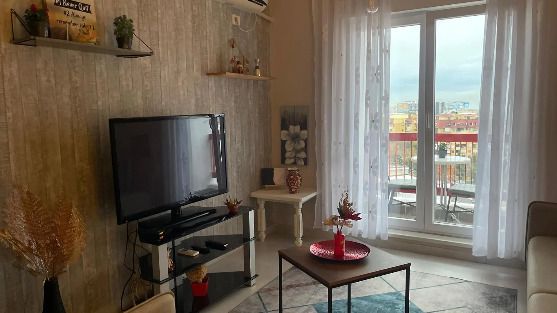 Loft Apartment Tirana 0*,